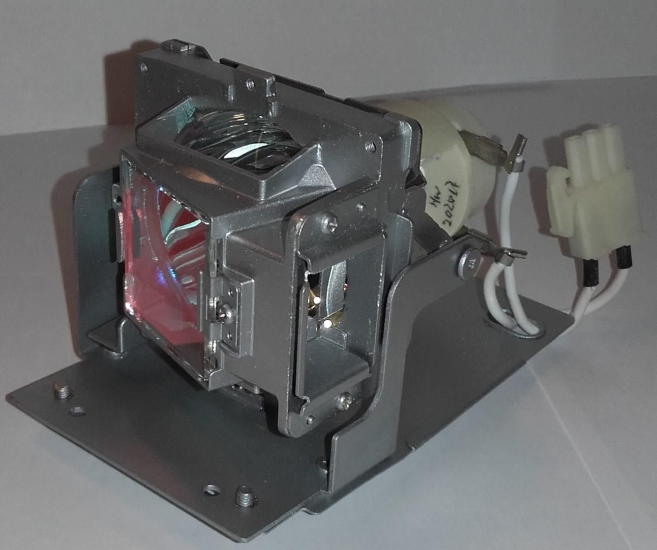 Img_26300882.jpg Projector Lamp for Vivitek 190 Watt 5000 hours, 190 Watt fit for Vivitek Projector D551, D552, D555, DH559ST - Image 1