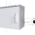 Midi Classic Pole Mounted  CCTV Cabinet For 4 cameras  575 x 425 x 500mm - White