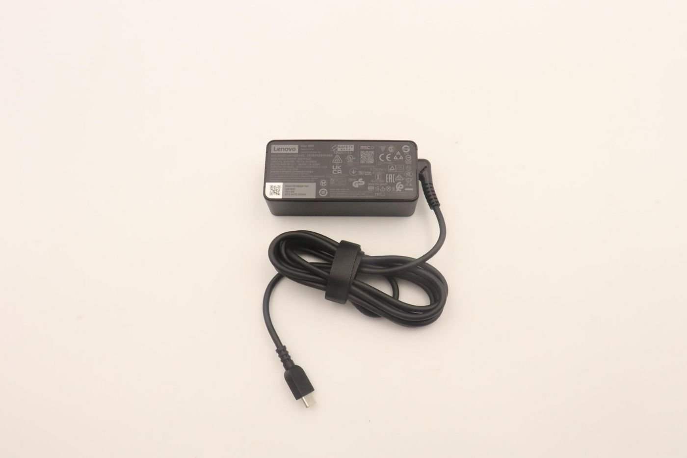 Img_32565622.jpg 45W multi-voltage power adapter for notebooks - Image 1